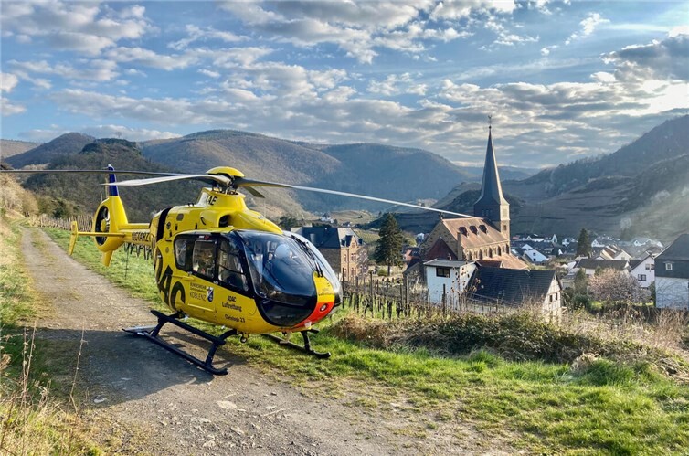 "Christoph 66" bei einem Einsatz an der Ahr.Quelle: Stefan Goldmann