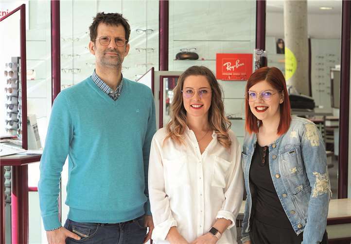 Christoph Ballies (Inhaber & Augenoptikermeister), Lena Schröder (Augenoptikermeisterin), Franziska Breitbach (Augenoptikerin). Foto: Archiv EP