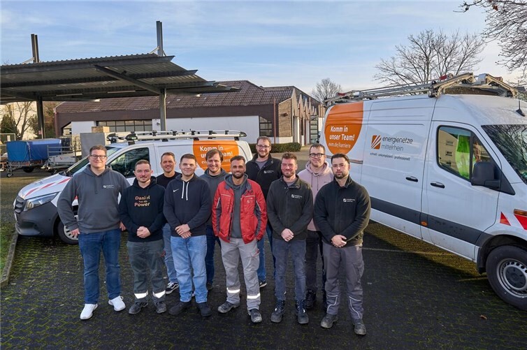 Christoph Kuhlen (links) leitet das Team der Netzmonteure, die sich künftig um das Stromnetz an der Rheinschiene kümmert. Foto:Sascha Ditscher/evm