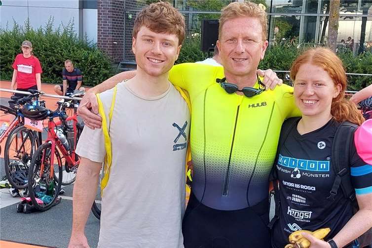 Christoph Mauel -mitte- (LT Puderbach) mit seinen Kindern Svenja und Florian Hauser, die diesmal für andere Teams am Start waren.Foto: Birgit Hauser