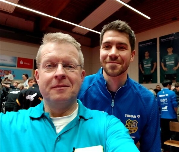 Christoph Menzenbach (l.) mit dem Nationalspieler und Doppeleuropameister Patrick Franziska (r.).  Foto: Christoph Menzenbach