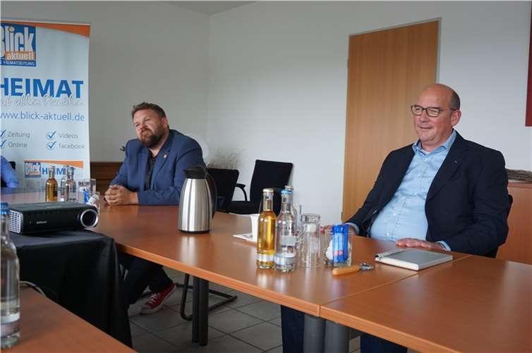 Sascha Schoblocher und Christoph Mohr wollen Stadtchef werden Christoph Mohr (l) und Sascha Schoblocher waren zu Gast im Krupp Medienzentrum. Foto ROB