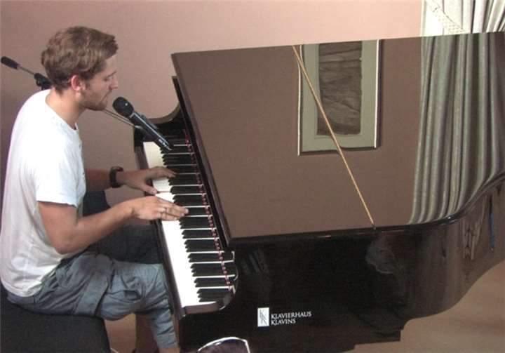 Christoph Rieger am Klavier.Privat