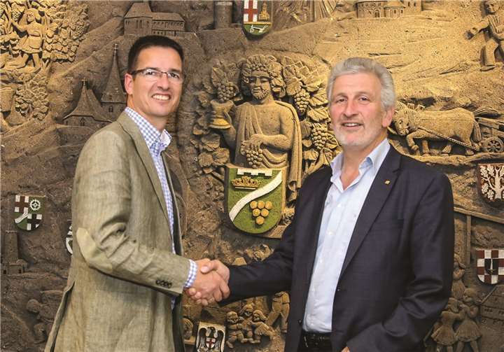 Christoph Stoffel gratulierte dem neuen „alten“ Verbandsbürgermeister.