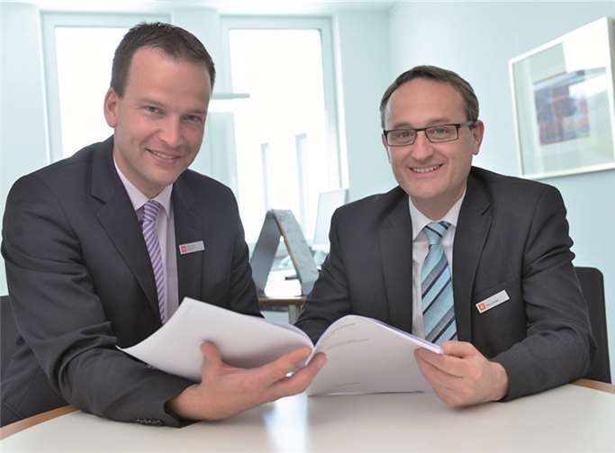 Christoph Weitzel im Gespräch mit Udo Lohner, seinem Nachfolger als Leiter des Vorstandssekretariates.privat
