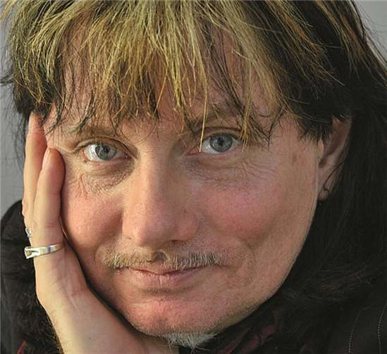 Chrizz B Reuer liest aus seinem neuen Buch. privat