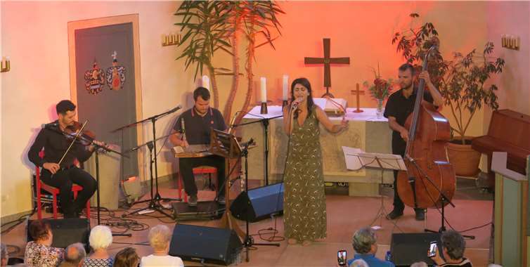 Cigdem Aslan und ihre Band verzauberten das Publikum.Es ging auf eine emotionale Reise in die Heimat des Rembetiko. Fotos: WR