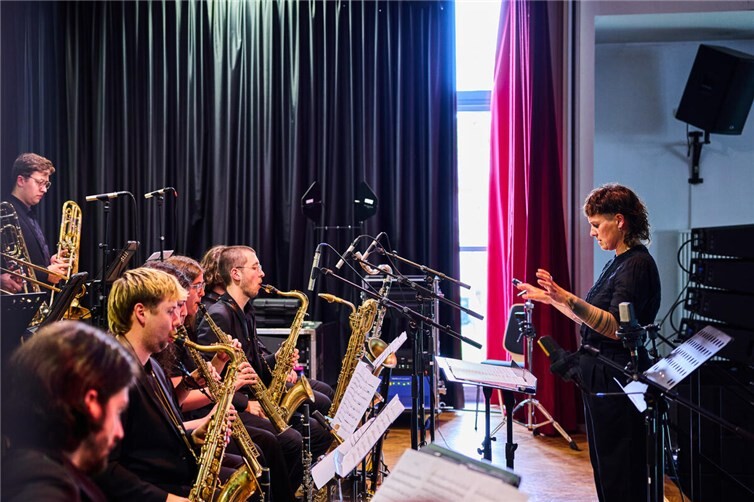 Claudia Döffinger und das Orchester
