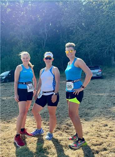 Claudia Heitz, Sabrina Menngen und Ramona Assmann vom Lauftreff SV Weitersburg beim Maare Mosellauf  Foto: Lauftreff SV Weitersburg