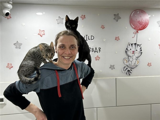 Claudia Ludewig hat ein riesengroßes Herz für Katzen.  Foto: privat