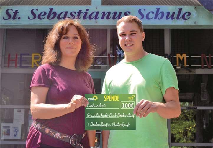 Claudia Mercer und Robert Kolle bei der Spendenübergabe. privat