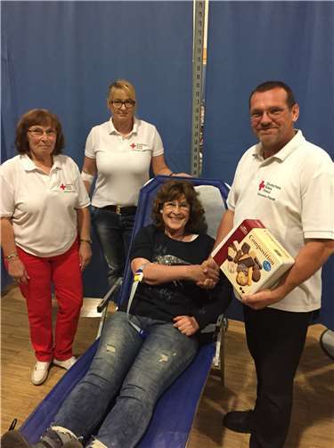 Claudia Müller Spenderin war die 100. Tagesspenderin.