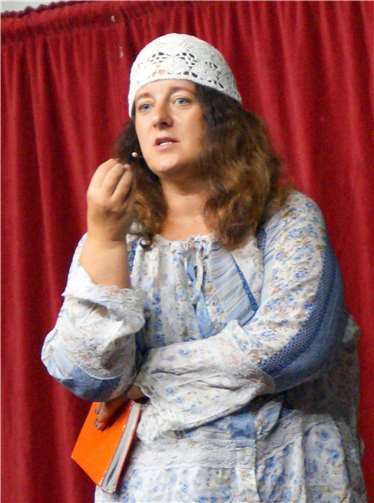 Claudia Thiel verkörpert regelmäßig die esoterische Gundula. -MT-