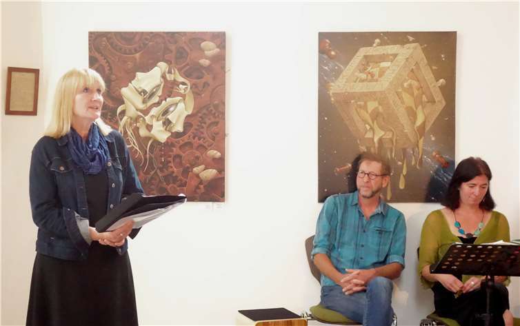 Claudia Wickenburg-Klueß führte in die Werke von Jean-Luc Ollivier ein. -AO-