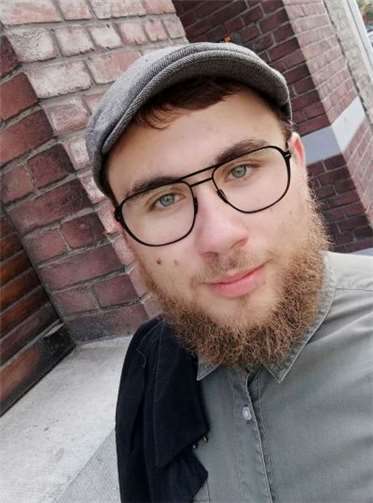 Claudius Laengner berichtet über sein Freiwilliges Soziales Jahr im Diakonischen Werk im Ev. Kirchenkreis Wied.Foto: Diakonisches Werk Neuwied