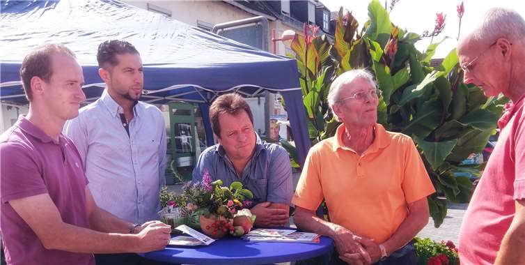 Claus Eschenauer stand interessierten Bürgerinnen und Bürgern Rede und Antwort. FWG Bad Ems