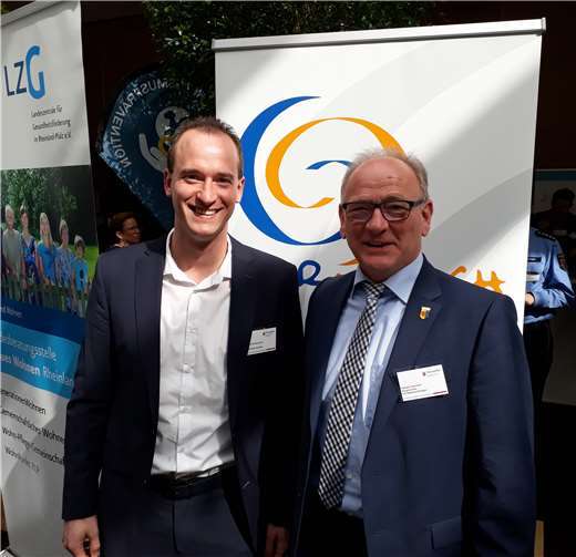 Claus Eschenauer trifft Harald Gemmer auf dem Kommunalkongress 2019 in Bitburg. Foto: FWG Arzbach