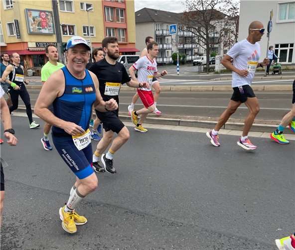 Claus-Peter Vogel auf der Halbmarathonstrecke in Bonn.  Foto: M.Vogel