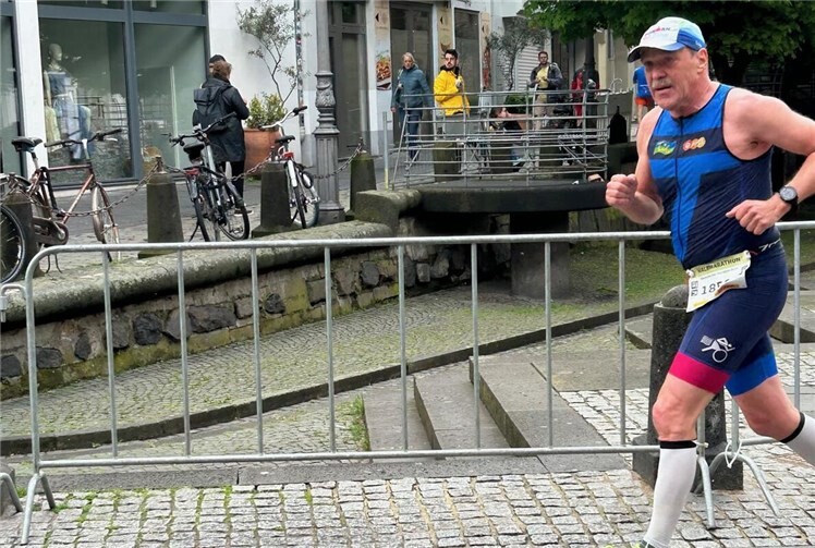 Claus-Peter Vogel kurz vor dem Ziel beim Halbmarathonlauf in Bonn.