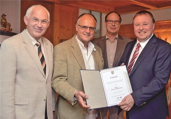 Clemens Keiffenheim (2. v. l.) mit Hermann-Josef Romes (von links), Arnold Hoffmann und Dr. Jürgen Pföhler.privat