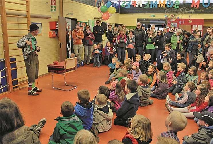 Clown Pepe unterhielt die Kinder und Besucher der Kita beim Sommerfest.STEIN