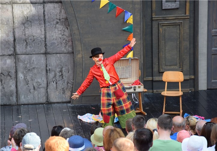 Clown Ringo sorgt für gute Stimmung bei „Zirkusträume“. Foto: Bernd Fuchs