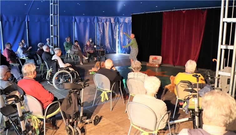 Clown Zopp verstand es, auch mit Bällen und Keulen im Basalto-Zirkuszelt atemberaubend zu jonglieren. Foto: privat