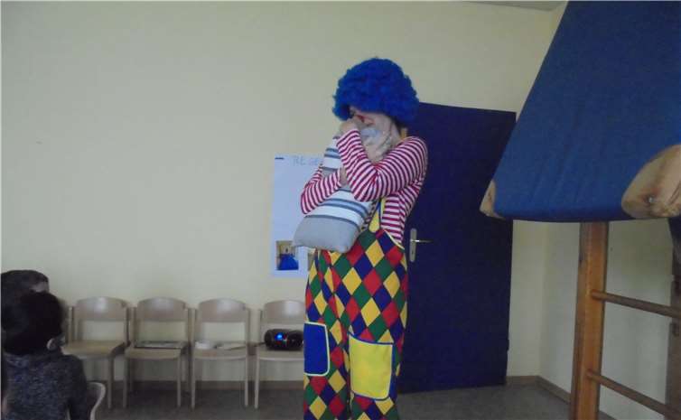 Clowndame Trixi vertiefte das Gelernte auf spielerische Weise. privat