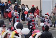 Clowns mit großem Herz und weißen Perücken verbreiteten Frohsinn und Heiterkeit.