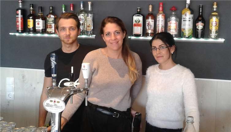 Clubhauswirtin Sabine Pollak und ihr Team. Foto: privat