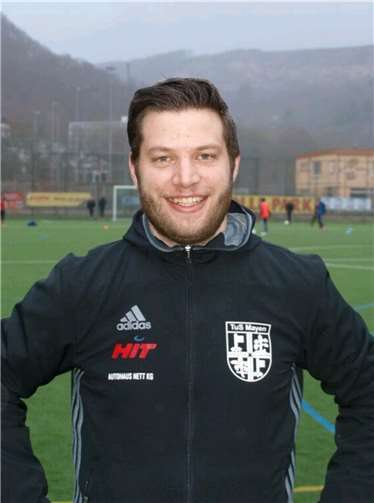 Co-Trainer Sebastian Thielen wird mit...