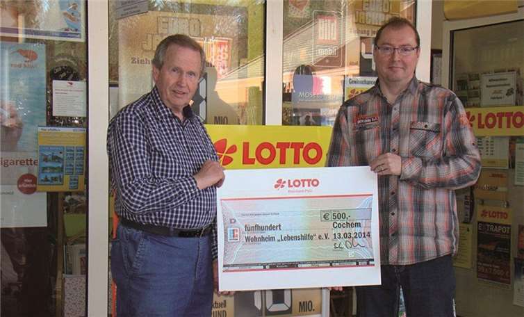Cochem. Einen Spendenscheck über 500 Euro von Lotto Rheinland-Pfalz überreichte Herr Reuter von der Lotto-Annahmestelle „Lädchen am CenTeR“ in Cochem-Brauheck an den Leiter der Lebenshilfe, Herrn Klaus Nehren. Dieser freute sich sehr über diese Unterstützung. privat