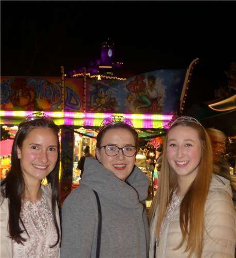 Cochem leuchtet farbenprächtig entlang der Moselpromenadeund der gesamten Marktmeile bis hinauf zur Reichsburg.