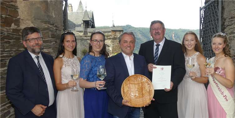 Cochems Majestäten und die beiden Bürgermeister waren die ersten Gratulanten in den historischen Mauern der Reichsburg.Fotos: TE