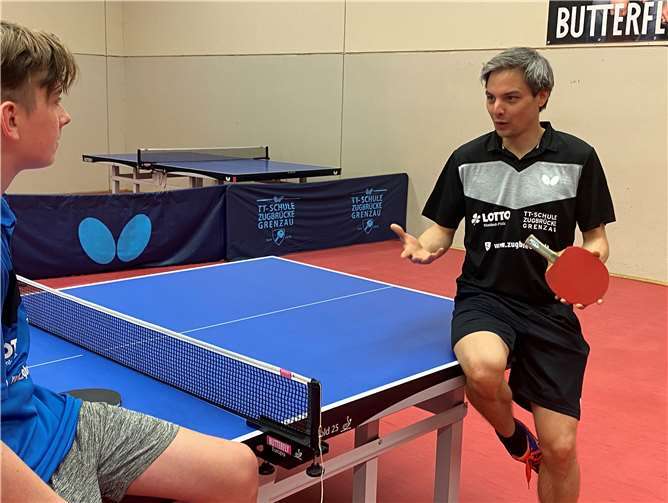 Colin Heow nimmt die neue Herausforderung Tischtennis-Bundesiga zur neuen Saison in Grenzau an (re. Colin Heow, li. Tobias Sältzer). Foto: TTC Grenzau