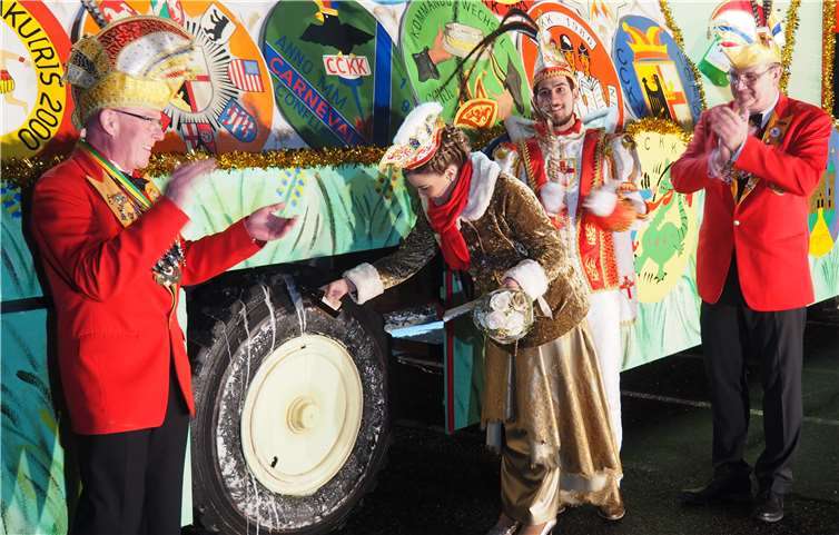 Confluentia Rebecca taufte den Motivwagen.HH