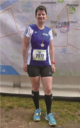 31. Int. Trierer Stadtlauf Constanze Pleinen - glücklich im Ziel.