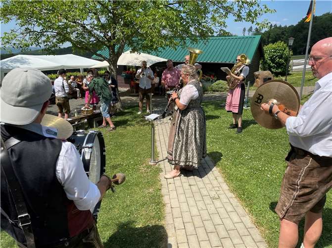 Coole Kirmes mit den „Kuhlen Musikanten“ an der Erler Berghütte. Foto: HVO