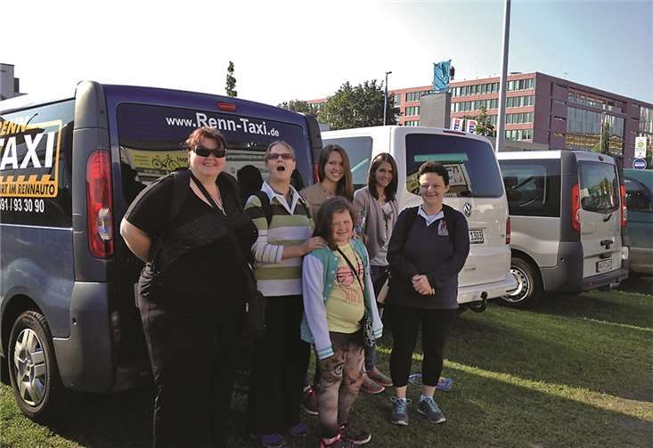 Cora und Alina zusammen mit ihren Gästen in Aachen. privat