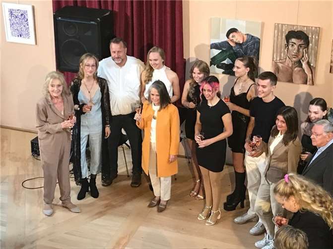 Coralie Hahne, Leonie Fischbach, Julia Weber, Klara-Luise Udelhoven, Lilith Bauerfeind, Julian Hoppe, Hanna Porten, Emma Blauel, Eva-Maria Kreuter, Dominik Löbens, Cristina Schäfer, Beigeordneter Rudi Frick. Foto: privat