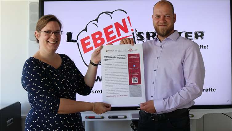 Cordula Jüchser und Daniel Richter hoffen, dass sich noch viele Rettungskräfte an der Studie beteiligen. Fotos: SOT