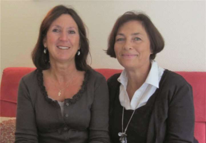 Cornelia Klein-Orth und Martina Steffens empfangen die Teilnehmer in der Eingangshalle der Klinik Maria Stern. Krankenhaus Maria Stern