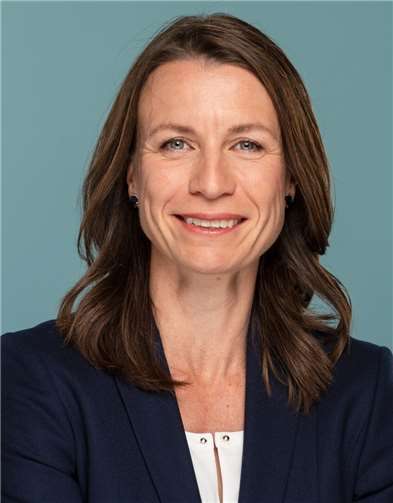 Cornelia Weigand verweist daraufhin, dass weitere Stufen folgen müssen, um Anforderungen wie Telemedizin oder Industrie 4.0 zu genügen. Privat