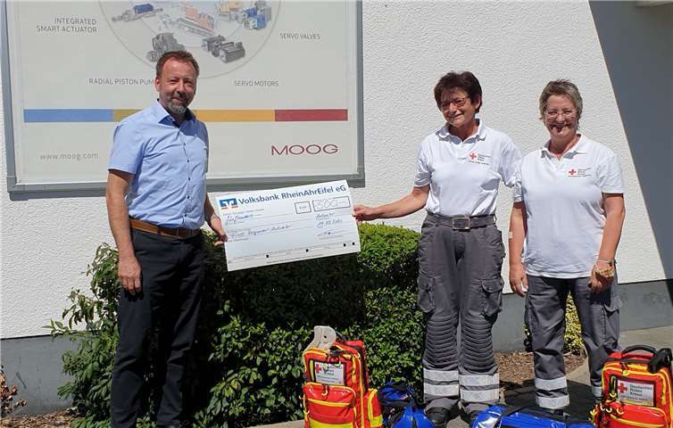 Corona-bedingt verschobene Scheckübergabe mit Oliver Follmann, Uschi Blum und Sabine Hollender. Foto: Moog Rekofa GmbH