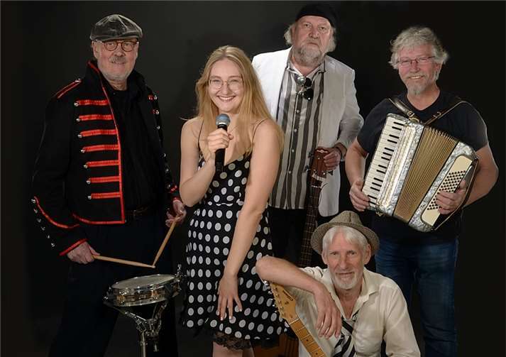 Coverband „Light Your Fire“ mit ihrem „Light“-Programm.  Foto: privat
