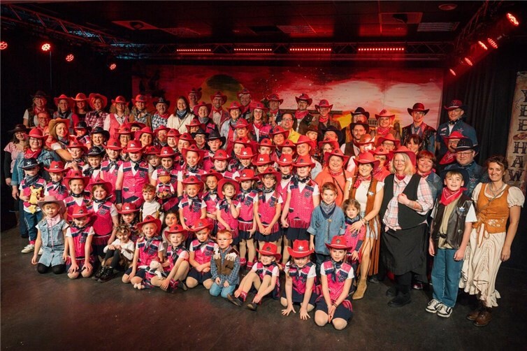 Cowboys und Cowgirls, Kölsch-Rock und Karneval in Rheinbrohl.  Foto: Stefan Scharrenbach