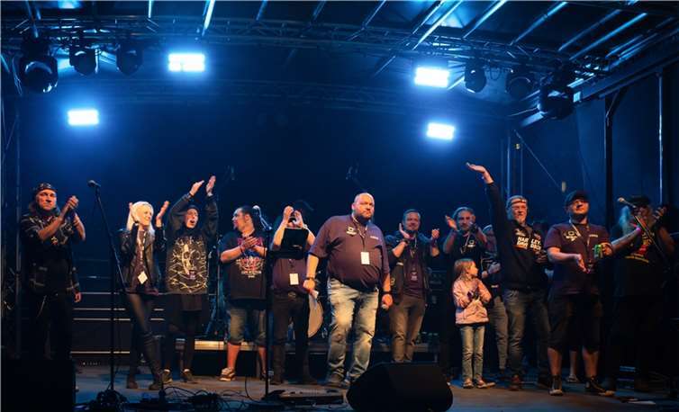 Crew und Künstler von ANDERNACH ROCKT engagieren sich ehrenamtlich für den guten Zweck. Fotos: Ellen Dudai