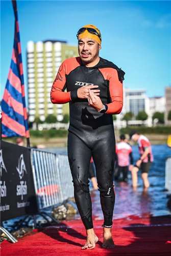 Cuong Tran beim Köln– riathlon über die Mittelinstanz am Start , mal eine willkommene Abwechslung zum Laufen.  Foto: HSC Gamlen
