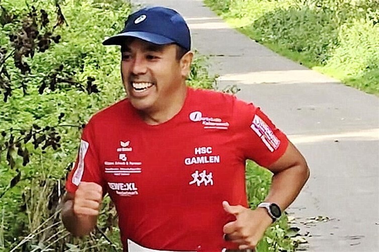Cuong Tran ... mit PB 19:28 Min. über 5000 m beim Brückenlauf in Düsseldorf