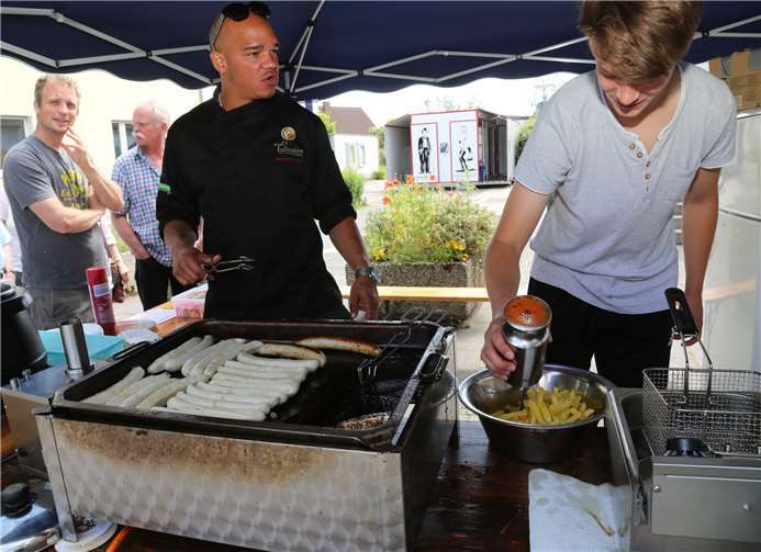 Currywurst und Pommes gehen immer.